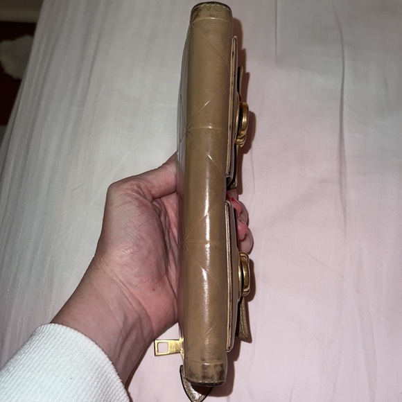 Marc Jacobs tan leather wallet. Used but loved. - Picture 6 of 8